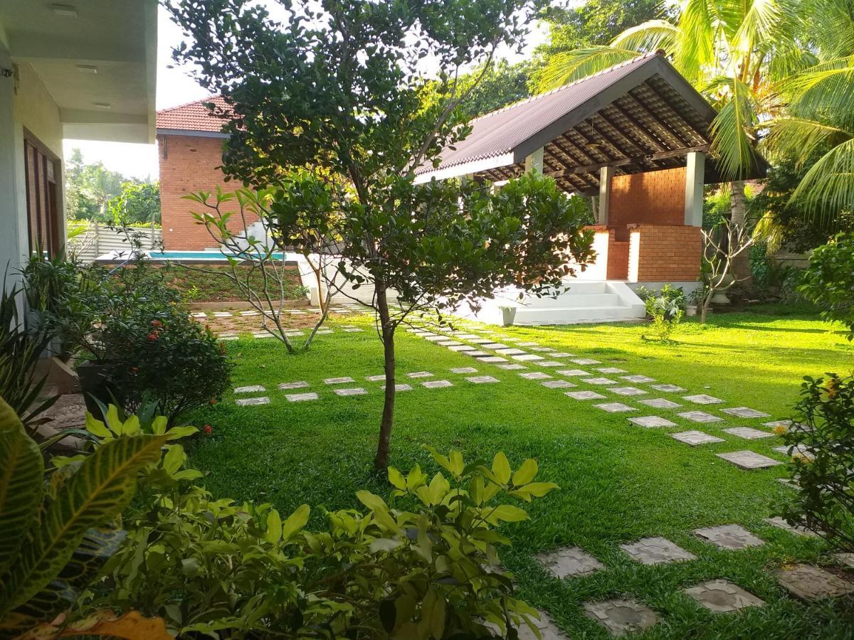 Green Wood Villa Negombo Esterno foto